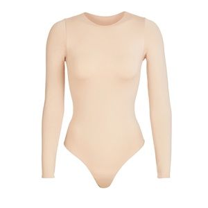 Skims essential crew neck long sleeve bodysuit sandstone S/M